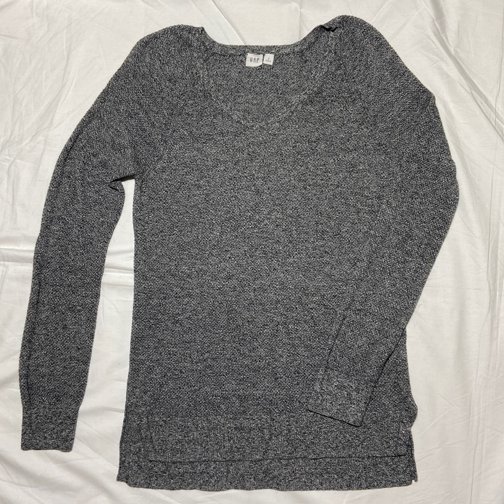 GAP V Neck Sweater. Black, Gray & White Heather. Size Small